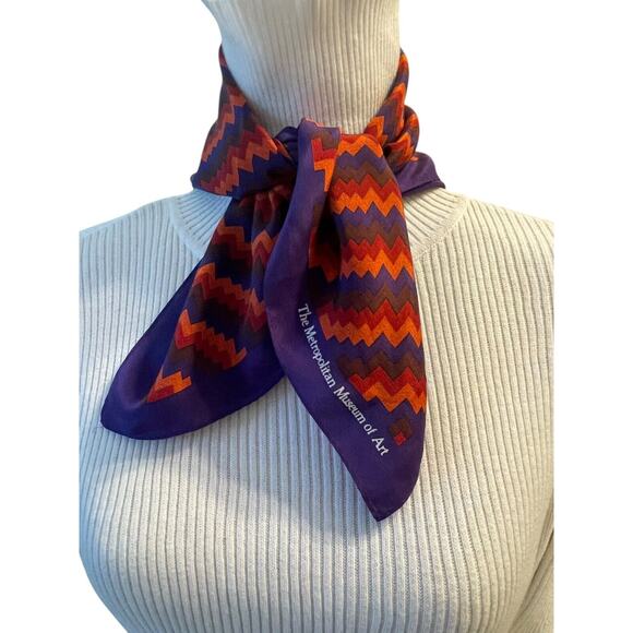 Metropolitan Museum Of Art Silk Scarf Luxury Designer Art To Wear Retro MCM - Picture 2 of 6